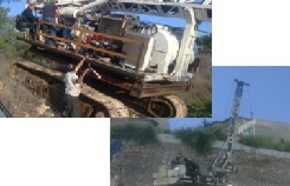 מכונת קידוח ניידת על זחלים במשקל – 60 – 40 טון.